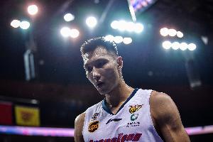 2023年的今天：易建联CBA最后一舞 4中1得到3分7板