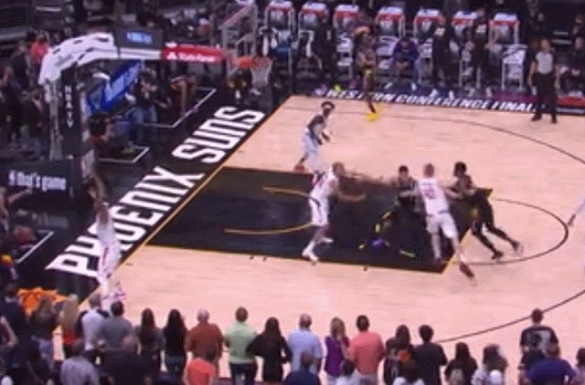 米乐下载-0.2秒空接绝杀符合规则！蒙蒂完美战术助飞艾顿